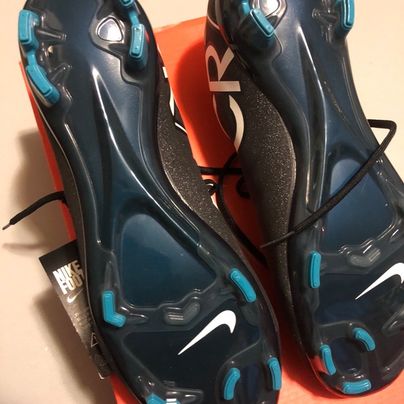 Nike cr7 limited edition Cleats - Picture 5 of 6